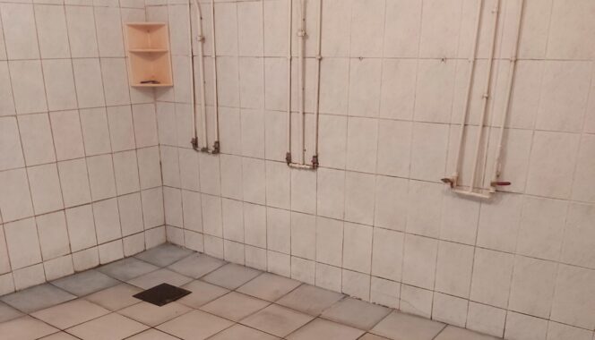 Душевая завода — фото ПОСЛЕ уборки